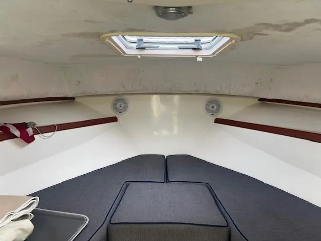 Slide: The Image of Interior cabin of 2004 Hunt Yachts Surfhunter 25 with cushions and porthole. - 18
