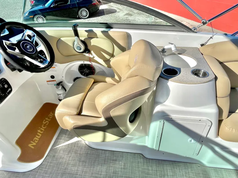 Slide: The Image of NauticStar 243 DC 2019 - 17