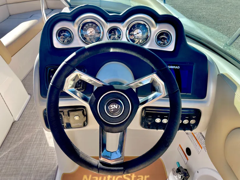 Slide: The Image of NauticStar 243 DC 2019 - 20