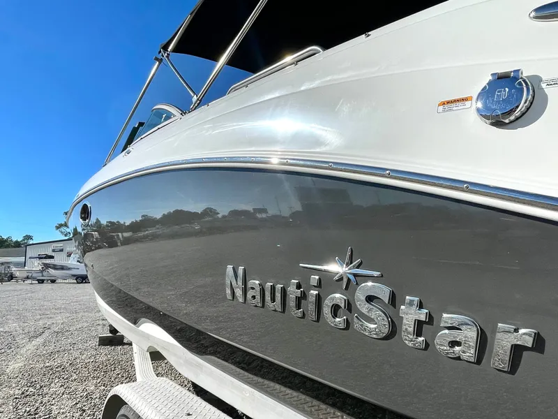 Slide: The Image of NauticStar 243 DC 2019 - 3