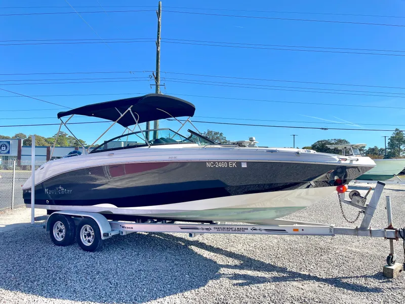 Slide: The Image of NauticStar 243 DC 2019 - 4