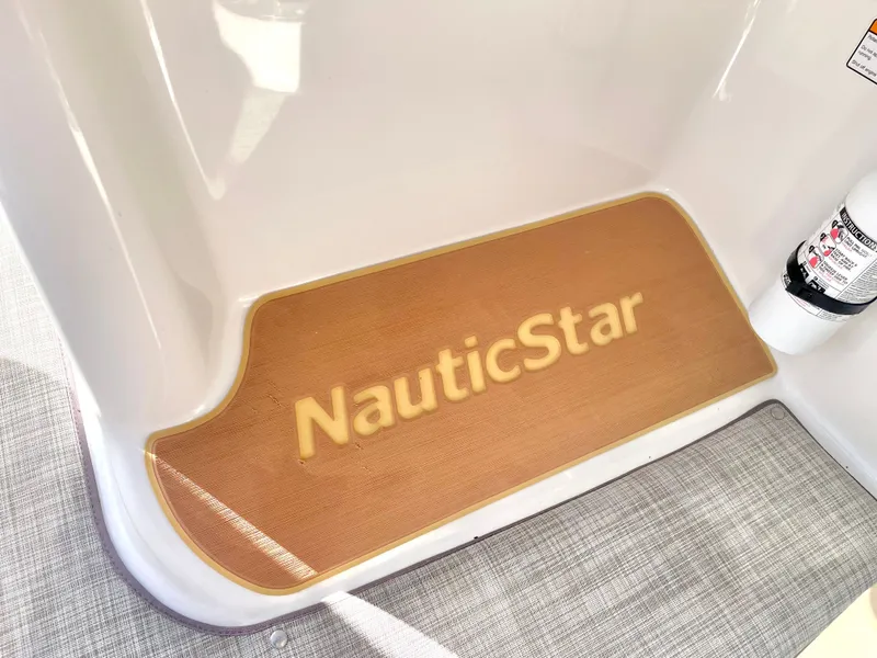Slide: The Image of NauticStar 243 DC 2019 - 44