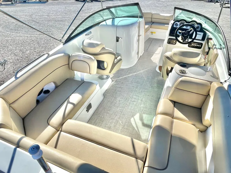 Slide: The Image of NauticStar 243 DC 2019 - 6