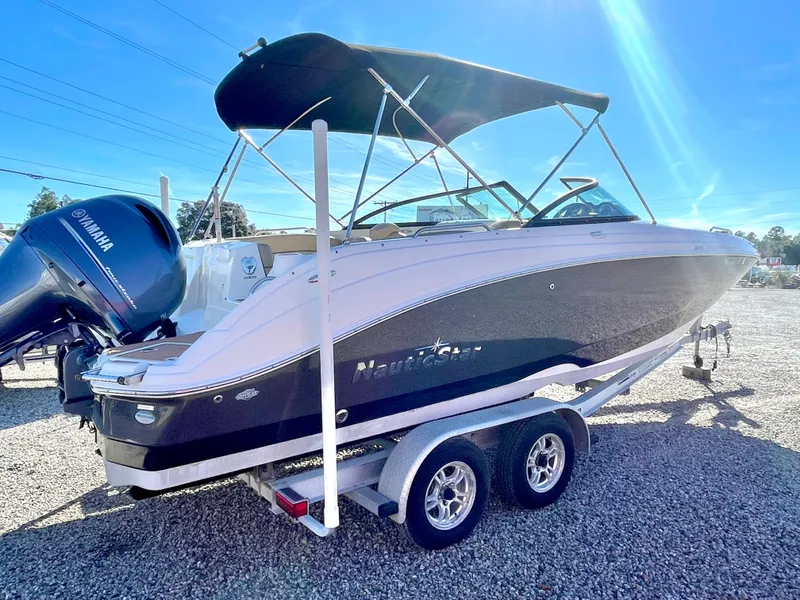 Slide: The Image of NauticStar 243 DC 2019 - 60