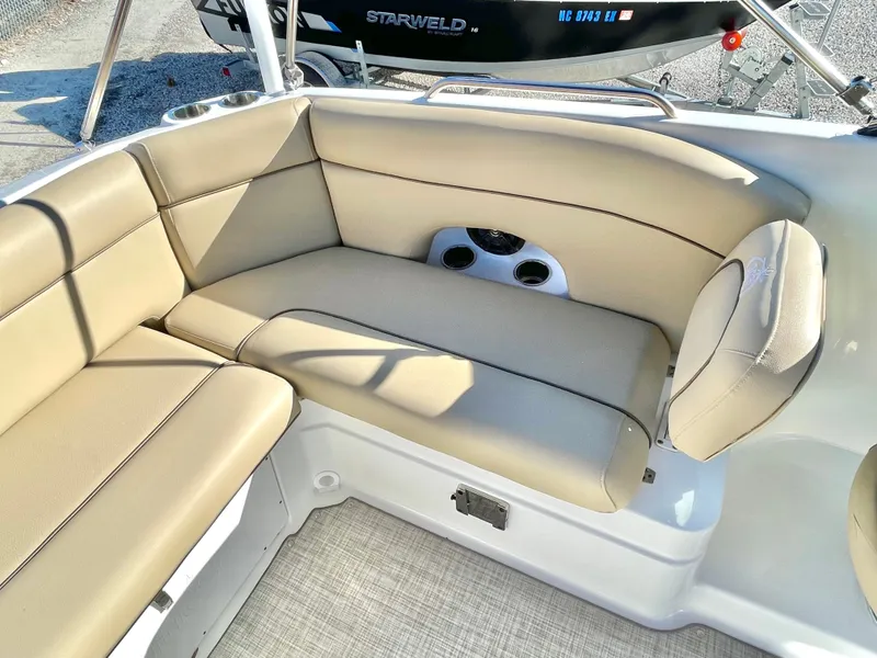 Slide: The Image of NauticStar 243 DC 2019 - 8