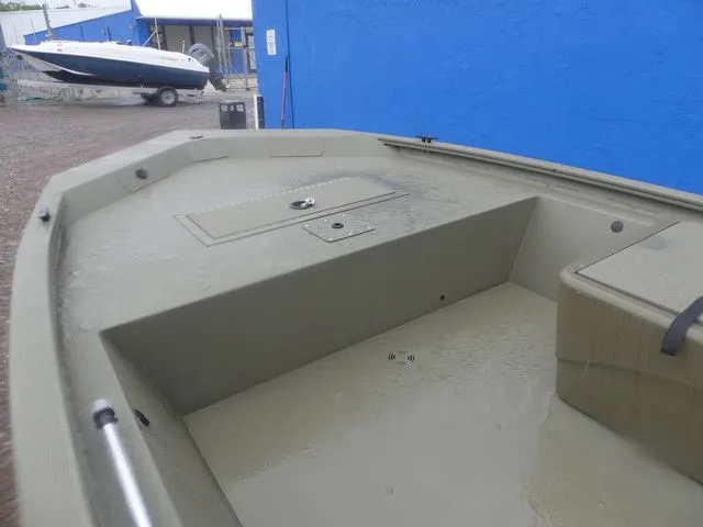 Slide: The Image of Tracker Grizzly 1648 SC 2026 - 11