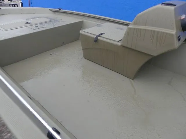 Slide: The Image of Tracker Grizzly 1648 SC 2026 - 12