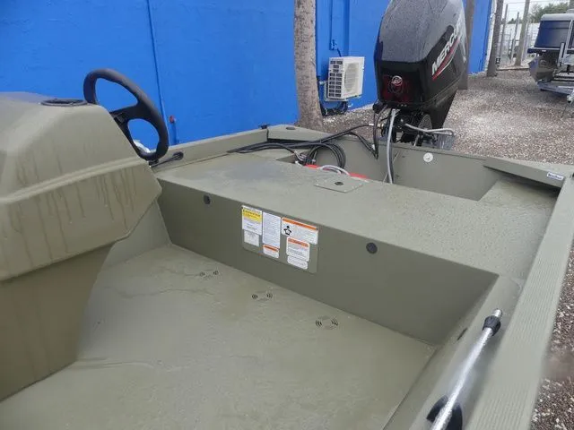 Slide: The Image of Tracker Grizzly 1648 SC 2026 - 14