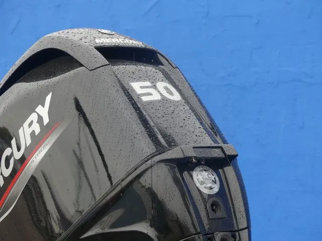 Slide: The Image of Tracker Grizzly 1648 SC 2026 - 8