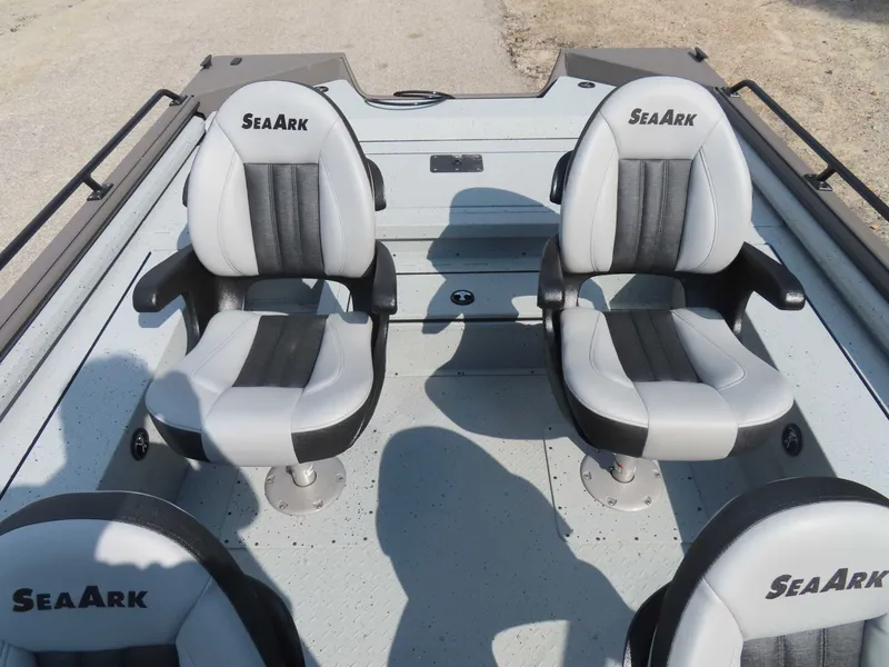 Slide: The Image of SeaArk ProCat 240 2026 - 13