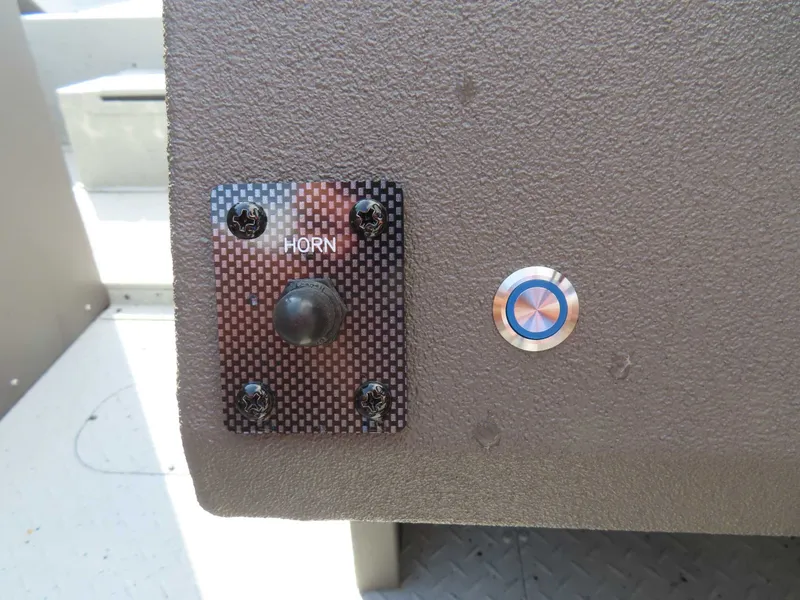 Slide: The Image of SeaArk ProCat 240 2026 - 21