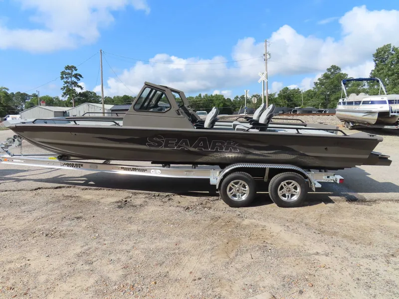 Slide: The Image of SeaArk ProCat 240 2026 - 6