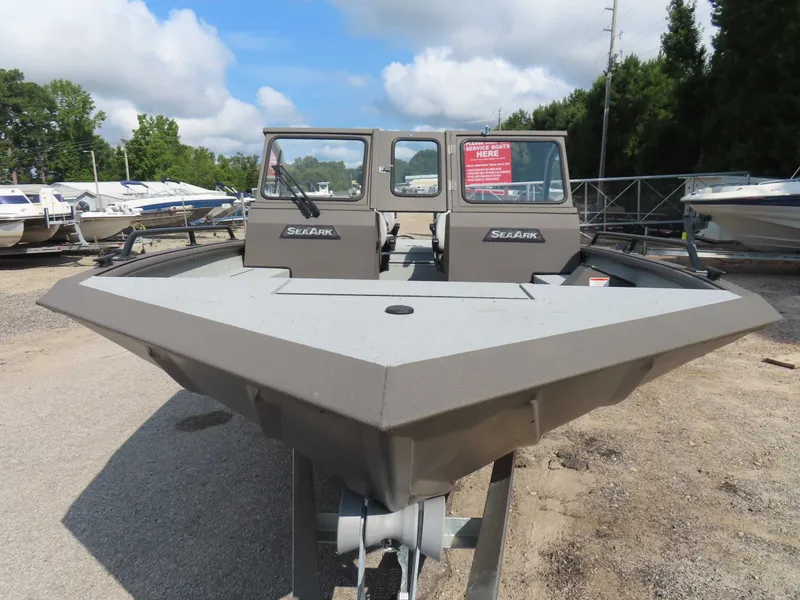 Slide: The Image of SeaArk ProCat 240 2026 - 8