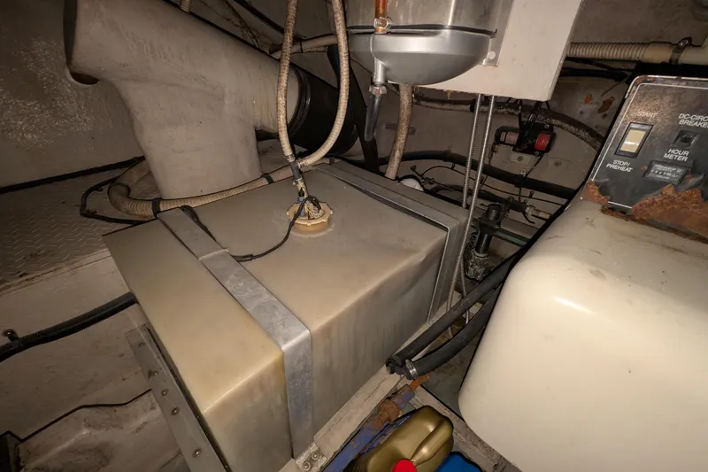 Slide: The Image of Engine room of 1994 Sea Ray 500 Sundancer with fuel tank and control panel. - 55