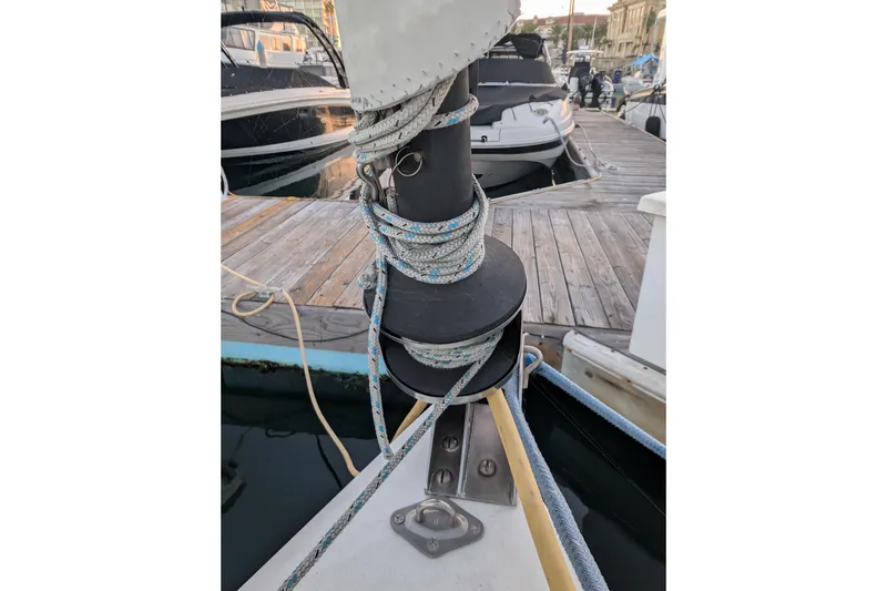 Slide: The Image of Catalina Capri 26 sailboat mast and rigging at dock, 1990 model. - 15