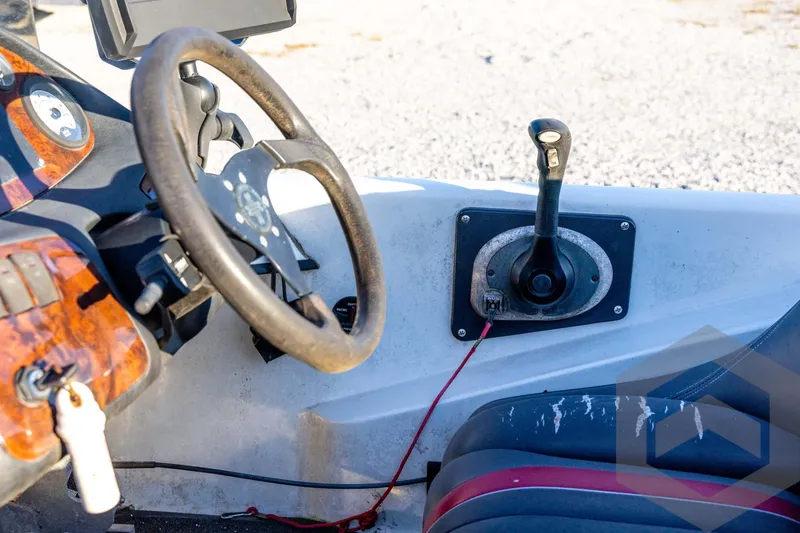Slide: The Image of 2002 Ranger 185 VS boat cockpit with steering wheel and throttle control. - 48
