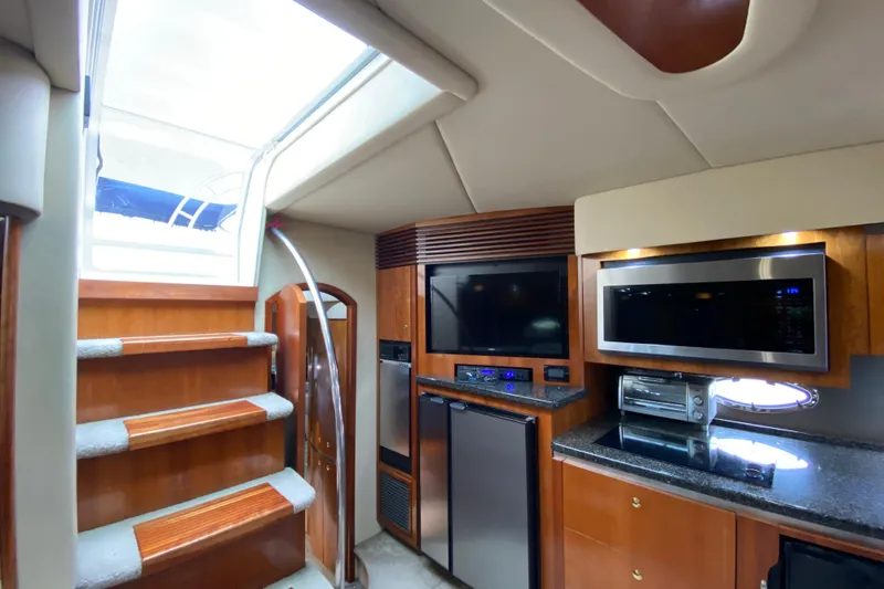 Slide: The Image of Flat-screen TV with streaming apps in a 2006 Cruisers Yachts 520 Express interior. - 63
