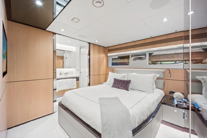 Slide: The Image of Guest Queen Stateroom Port - 37