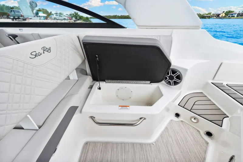 Slide: The Image of Sea Ray SDX 250 Outboard 2026 - 14