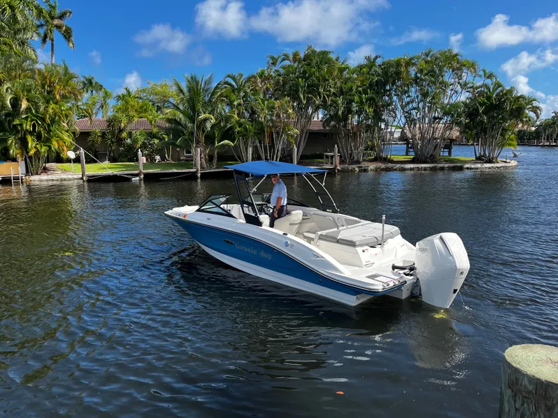 Slide: The Image of 2020 Sea Ray 21 SPX-OB boat on tropical waters. - 1