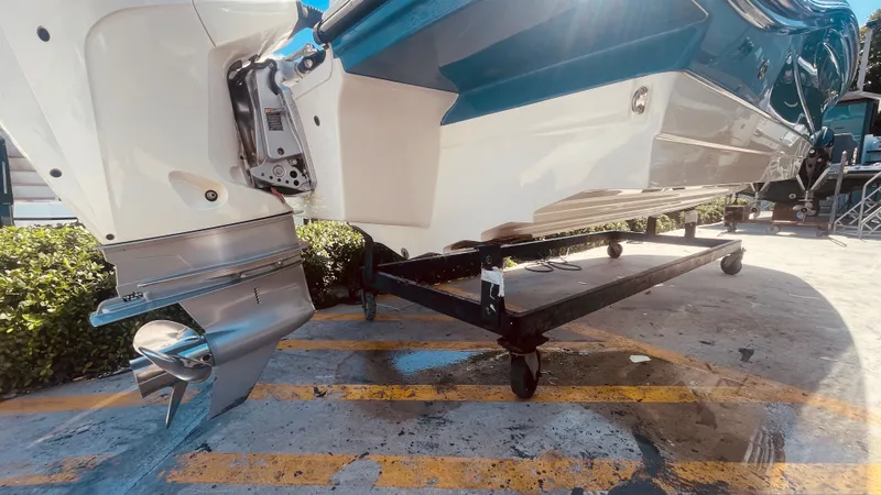 Slide: The Image of Sea Ray 21 SPX-OB 2020 on trailer, side view. - 9