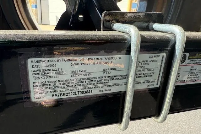 Slide: The Image of Label on 2020 Moomba Makai trailer showing specifications and manufacturing details. - 41