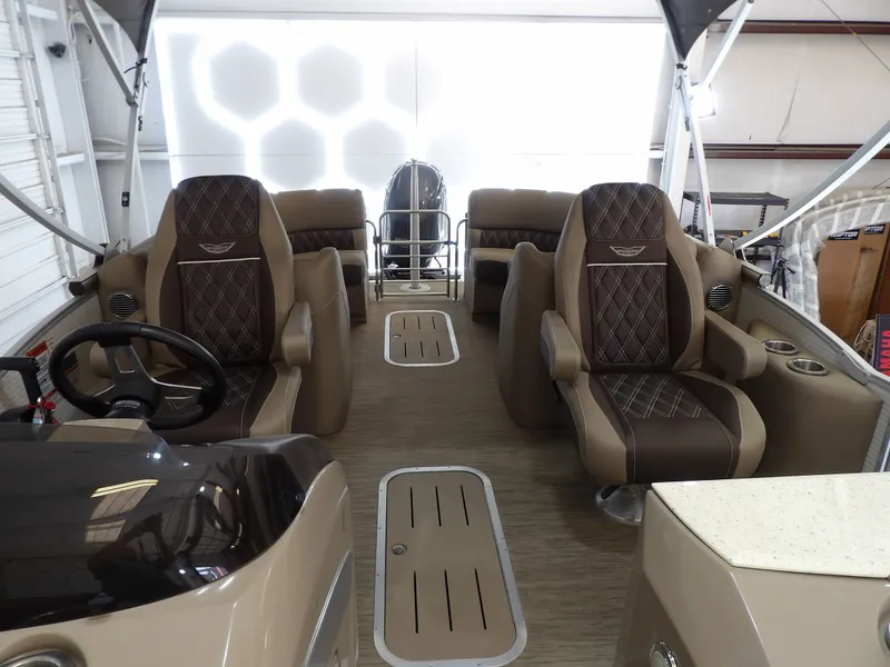 Slide: The Image of Bennington 24 BOWRIDER FASTBACK 2020 - 18
