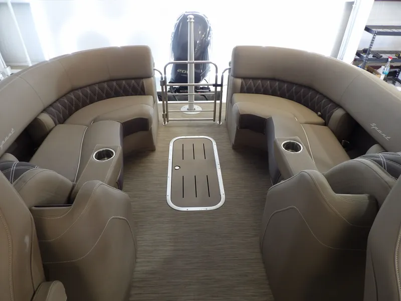 Slide: The Image of Bennington 24 BOWRIDER FASTBACK 2020 - 24