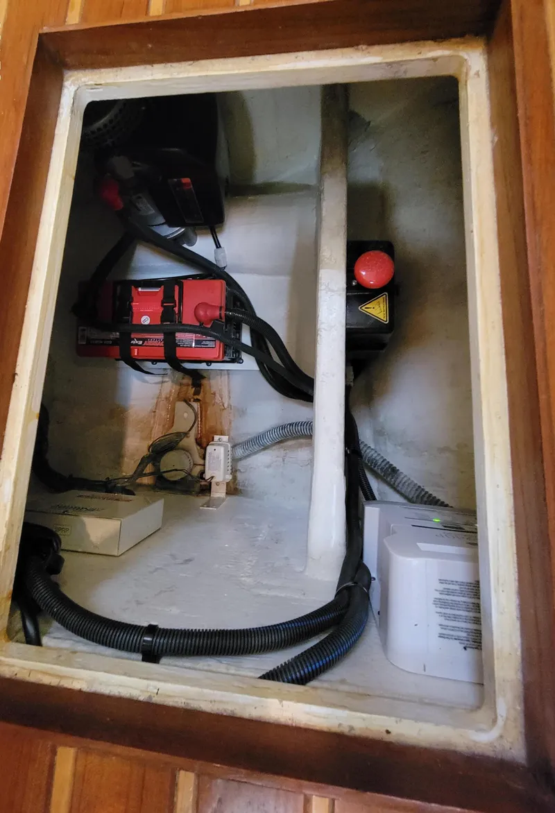 Slide: The Image of Salon Bilge Access - 42