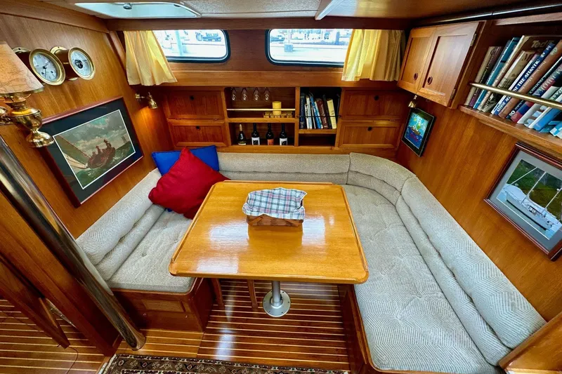 Slide: The Image of Nauticat 38 - Saloon Table - 5