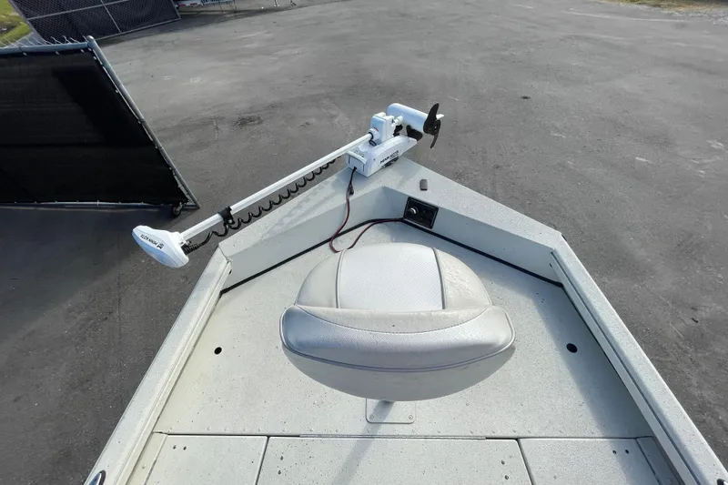 Slide: The Image of 2023 Ranger RB190 boat with trolling motor and swivel seat on deck. - 40