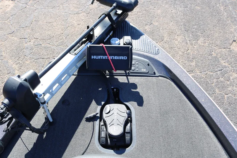 Slide: The Image of 2010 Ranger Z521 Comanche boat deck with Humminbird fish finder and Minn Kota trolling motor. - 12
