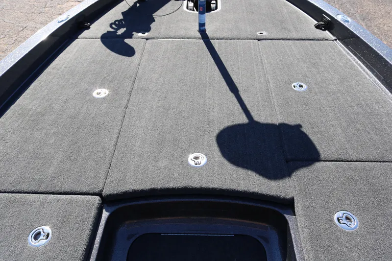 Slide: The Image of 2010 Ranger Z521 Comanche boat deck with carpeted surface and storage compartments. - 18