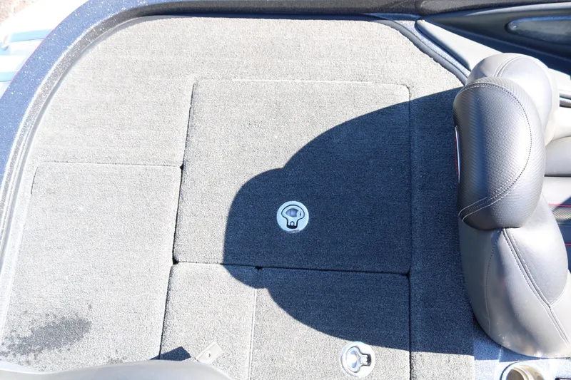 Slide: The Image of 2010 Ranger Z521 Comanche boat deck with storage compartments and seating. - 33