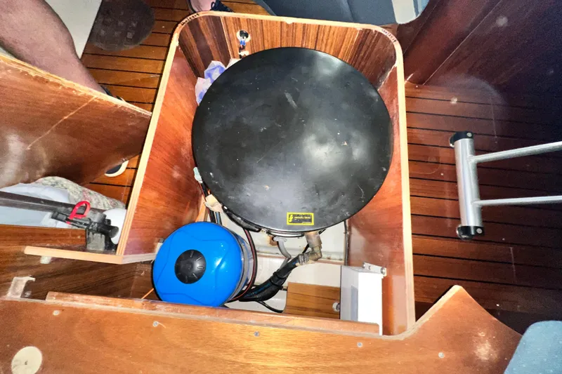 Slide: The Image of Interior view of a 1993 Beneteau Oceanis 440 sailboat, showcasing mechanical components. - 47