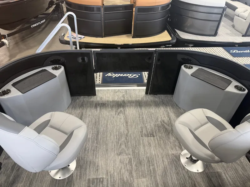 Slide: The Image of Bentley Pontoons LE 180 3 PT 2026 - 6