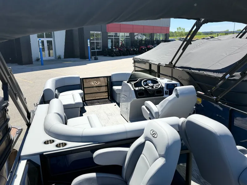 Slide: The Image of Interior of Bentley Pontoons FISH 220 FISH N CRUISE 2026. - 5