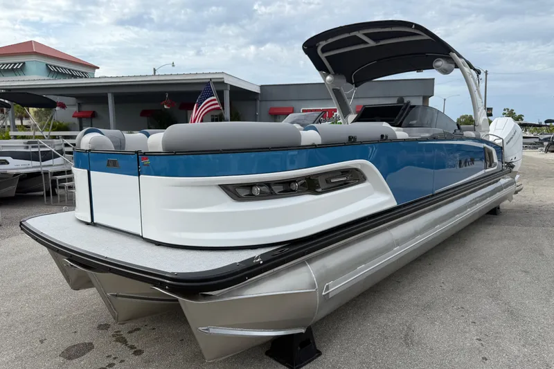 The Image of 2026 Avalon 2785 Excalibur LTD pontoon boat with twin Mercury 425hp engines, docked outdoors. - 1