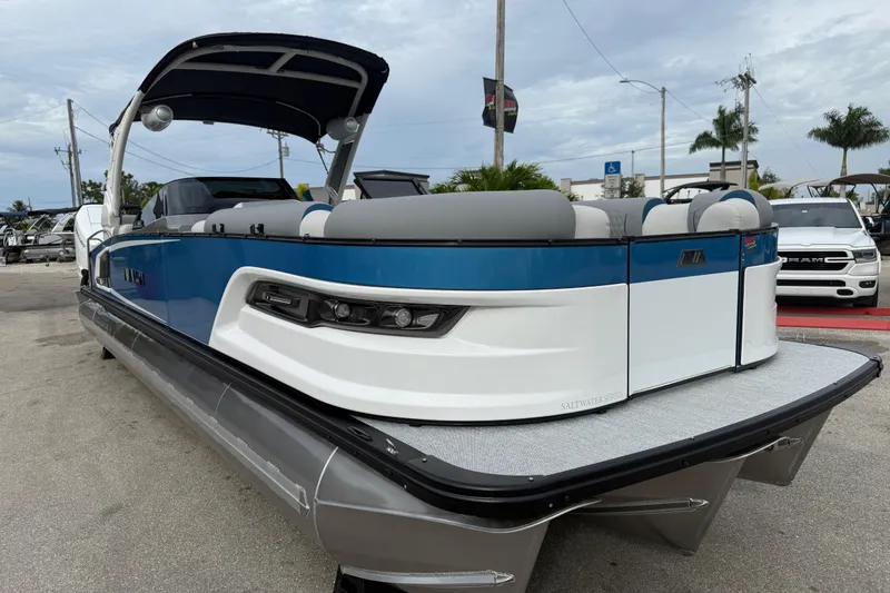 Slide: The Image of 2026 Avalon 2785 Excalibur LTD boat with blue and white design, featuring twin Mercury 425hp engines. - 5