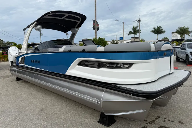 Slide: The Image of 2026 Avalon 2785 Excalibur LTD boat with twin Mercury 425hp engines, blue and white design. - 6