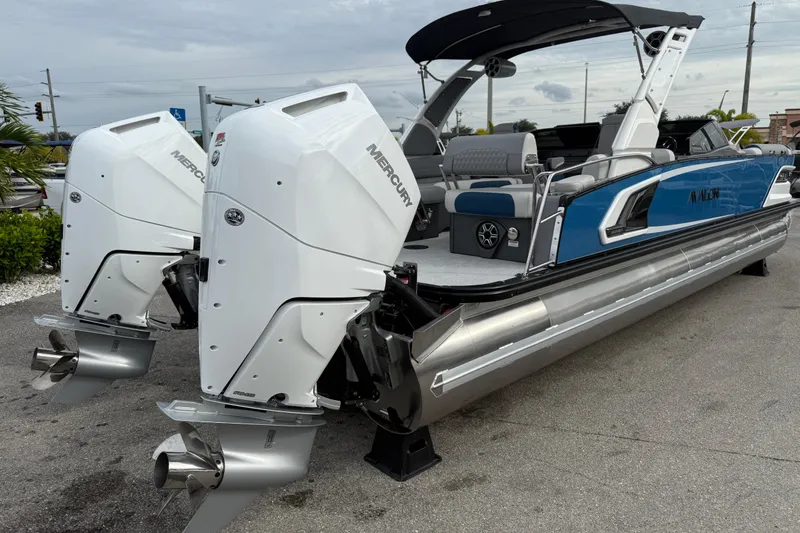Slide: The Image of 2026 Avalon 2785 Excalibur LTD boat with twin Mercury 425hp engines, blue and silver design. - 7