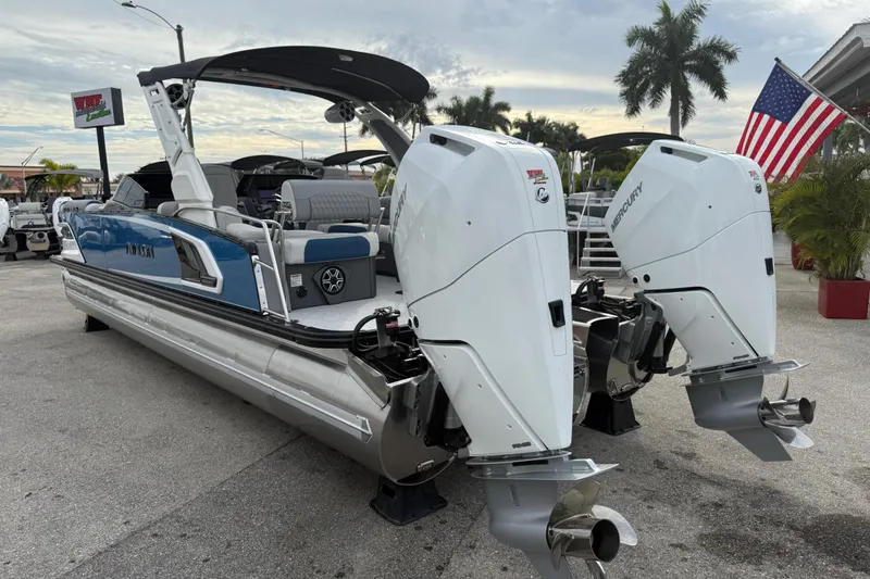 Slide: The Image of 2026 Avalon 2785 Excalibur LTD boat with twin Mercury 425hp engines, parked outdoors. - 9