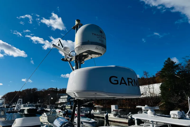 Slide: The Image of Radar equipment on a 2012 Ranger Tugs R-31 boat under a clear blue sky. - 40
