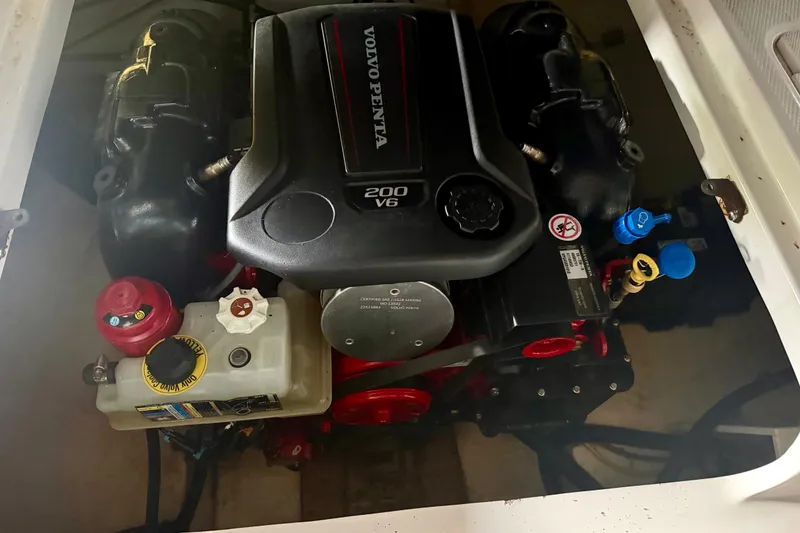 Slide: The Image of Volvo Penta 200 V6 engine in 2018 Chaparral 21 H2O Sport boat. - 7