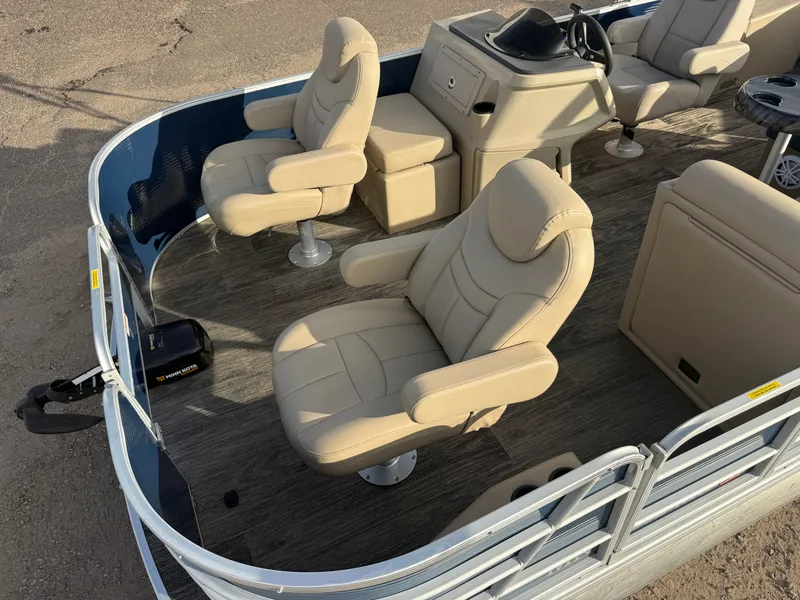 Slide: The Image of Sweetwater 2086 Quad Fish 2022 - 2