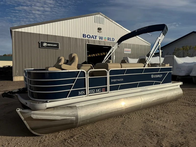 Slide: The Image of Sweetwater 2086 Quad Fish 2022 - 41