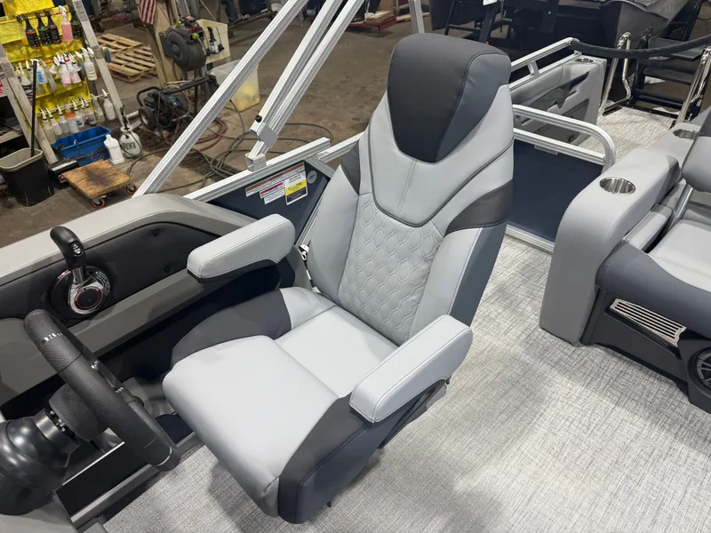 Slide: The Image of Tahoe LTZ 2385 Swingback (VRB) & Honda 4-Stroke EFI 2026 - 10