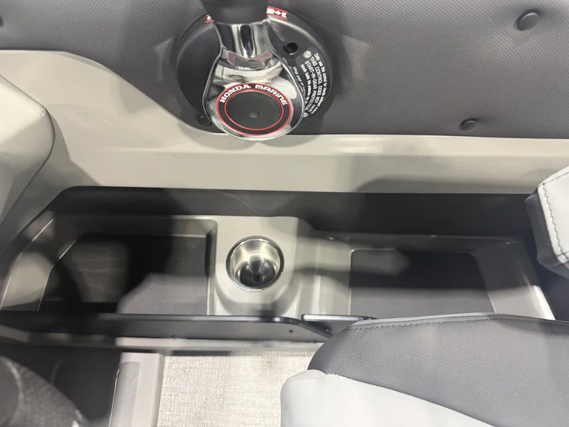 Slide: The Image of Tahoe LTZ 2385 Swingback (VRB) & Honda 4-Stroke EFI 2026 - 15