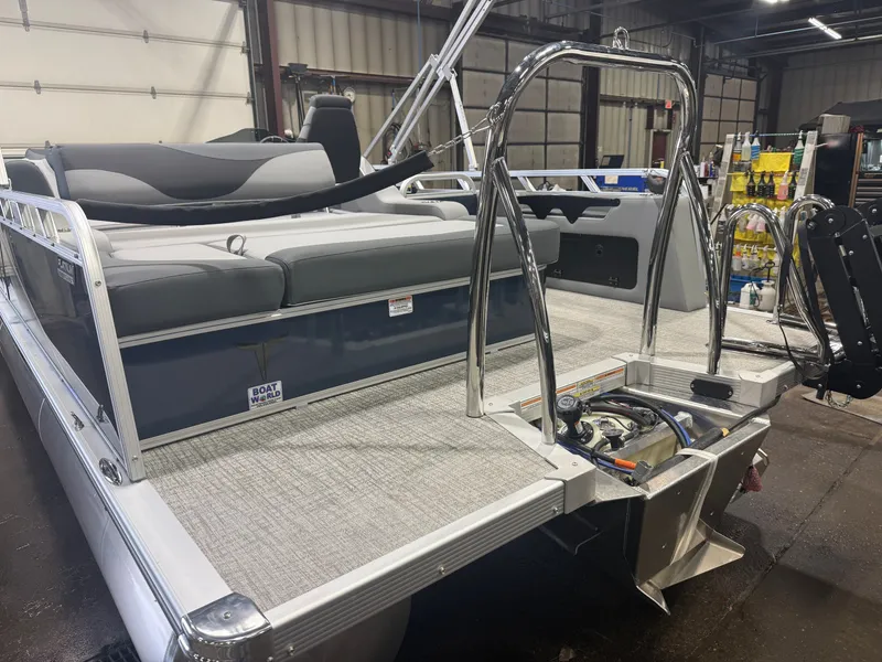 Slide: The Image of Tahoe LTZ 2385 Swingback (VRB) & Honda 4-Stroke EFI 2026 - 39