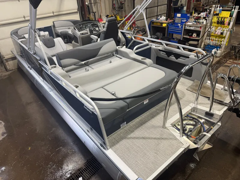 Slide: The Image of Tahoe LTZ 2385 Swingback (VRB) & Honda 4-Stroke EFI 2026 - 47